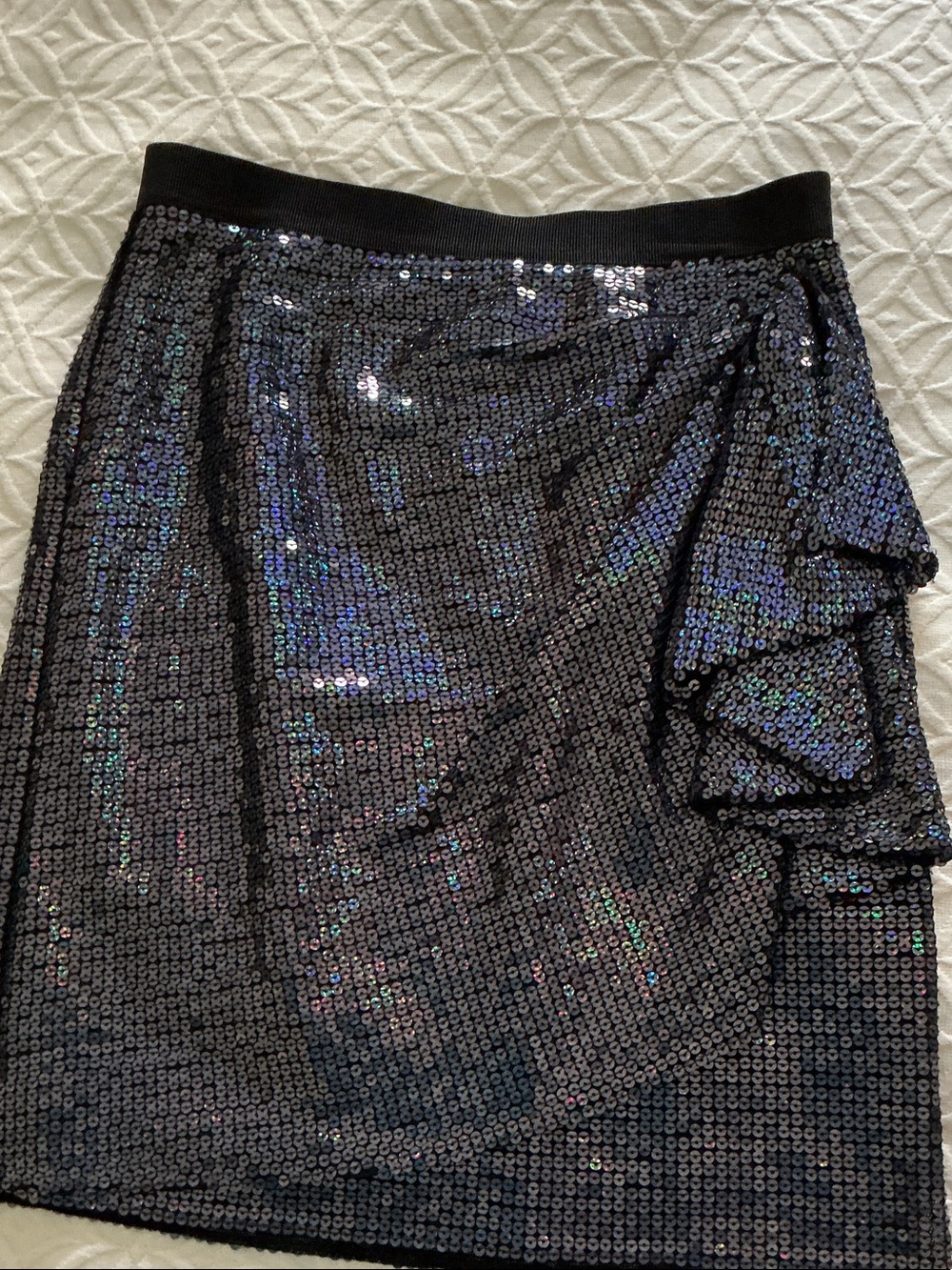 DKNY Sz 2 Black Iridescent Sequin Pencil Skirt with Ruffle, Lined, Side Zipper